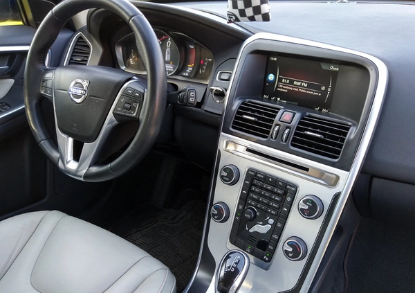 Volvo XC 60 cena 80000 przebieg: 135000, rok produkcji 2017 z Orzesze małe 172